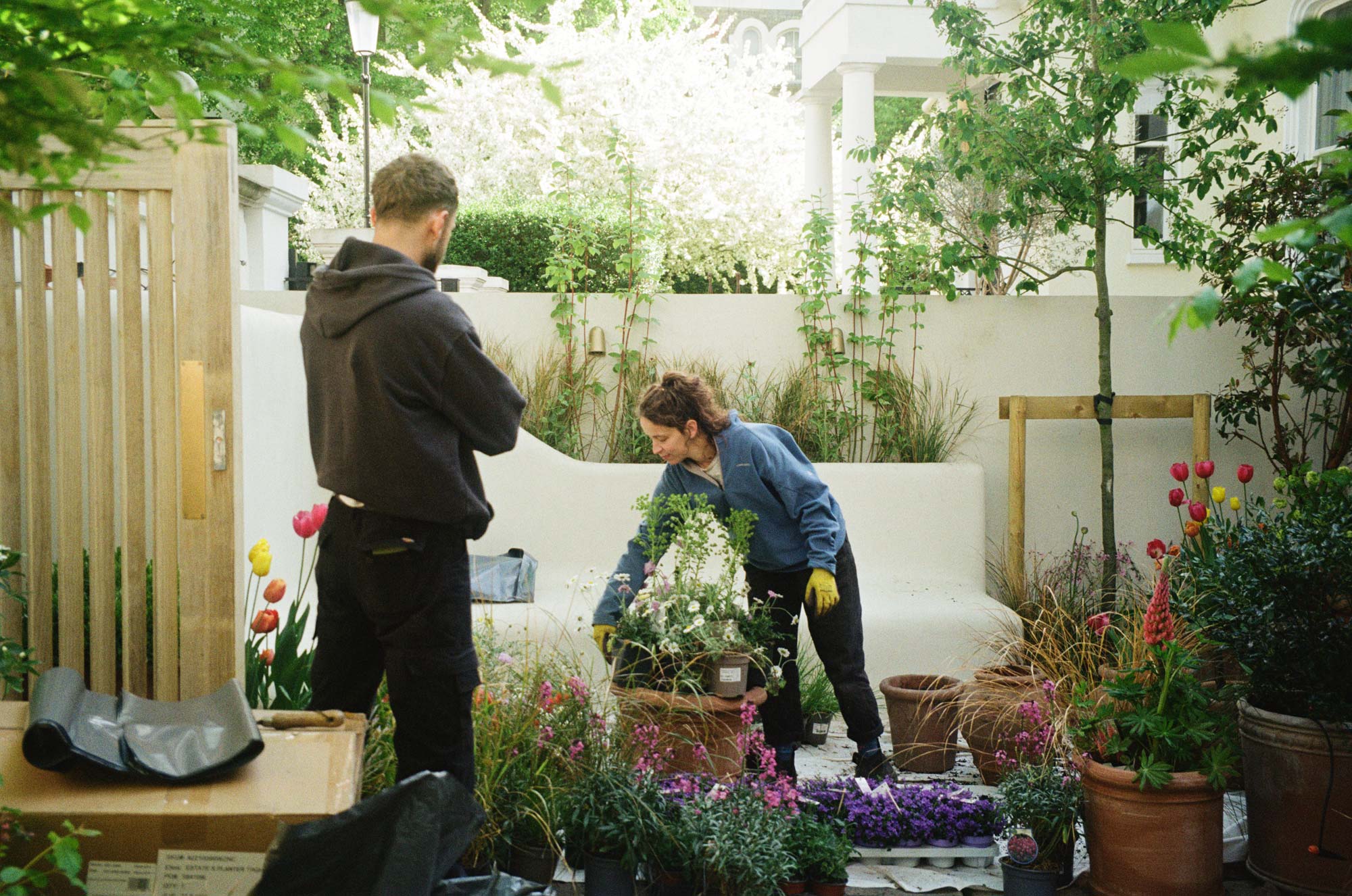 Conscious-Gardening-Co-team-members-at-work